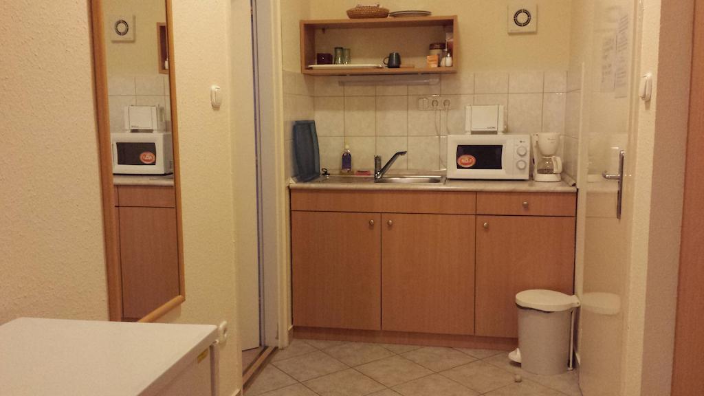 Part Cafe Residence Dunakeszi Zimmer foto