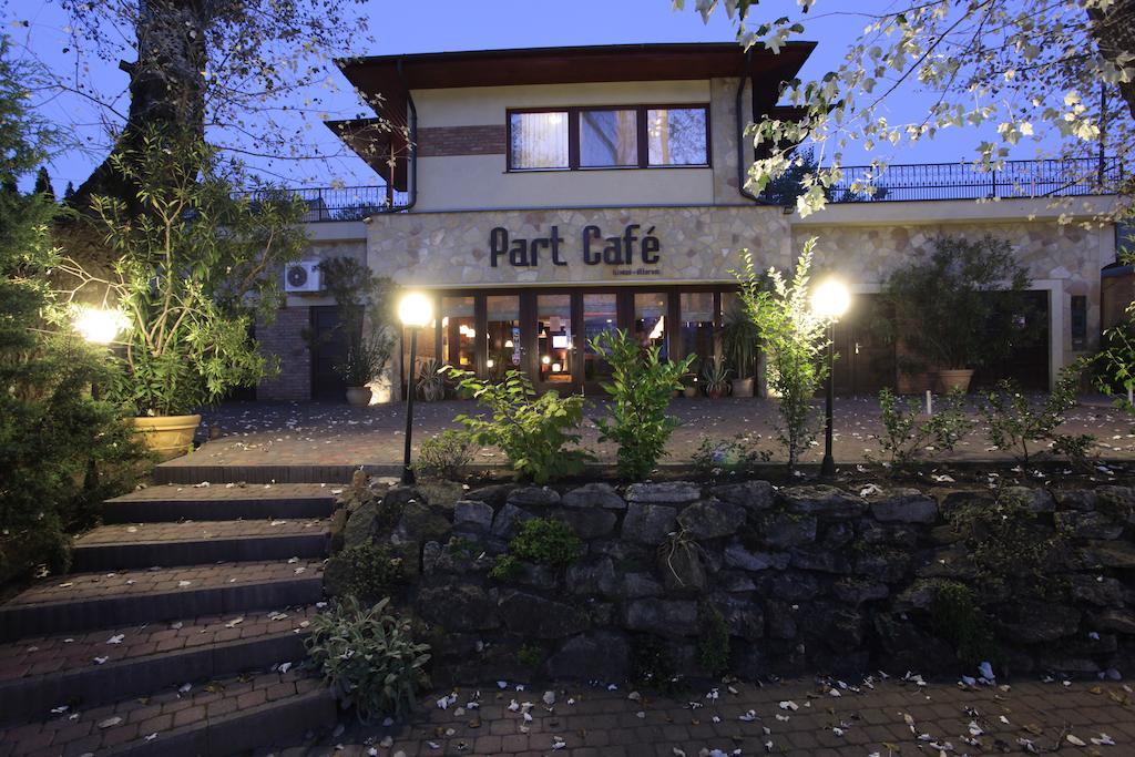 Part Cafe Residence Dunakeszi Exterior foto